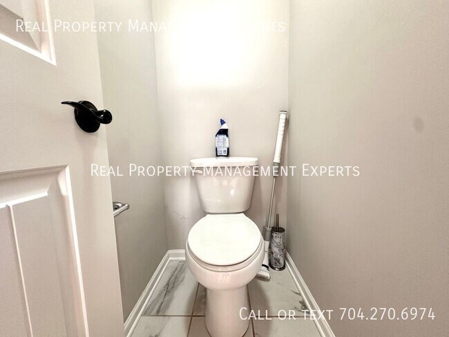 Building Photo - 6511 Wildbrook Dr