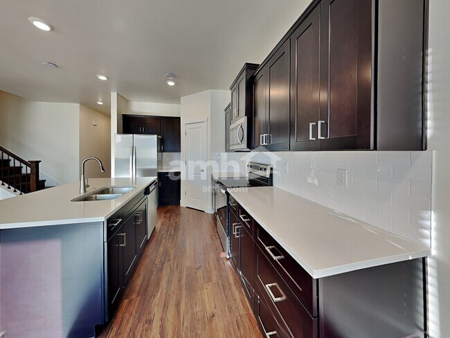 Building Photo - 1069 S Woodsome Ave