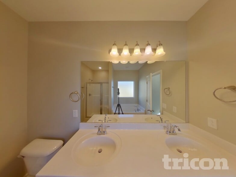 Building Photo - 2004 Kinsale Ave