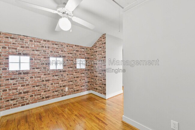 Building Photo - 1604 Reinerman St