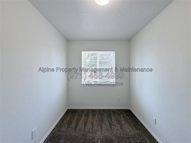 Building Photo - 210 NW Connell Ave