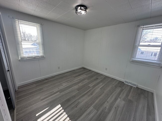 Building Photo - 5836 East Lane - Single Family ready for move in!