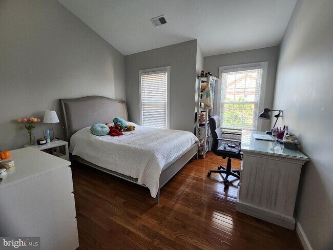 Building Photo - 13561 Flowerfield Dr