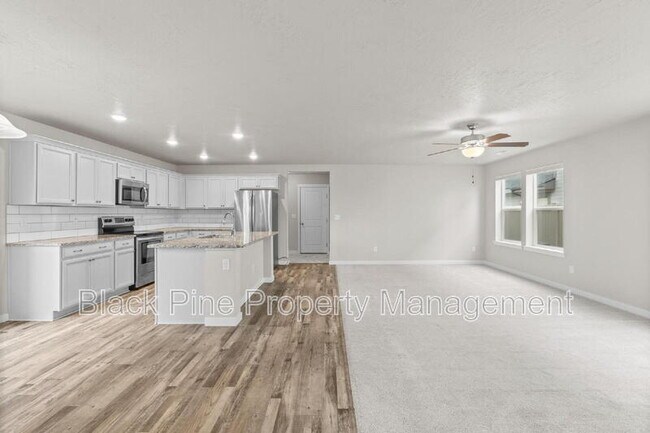 Building Photo - 7684 S Seabreeze Way