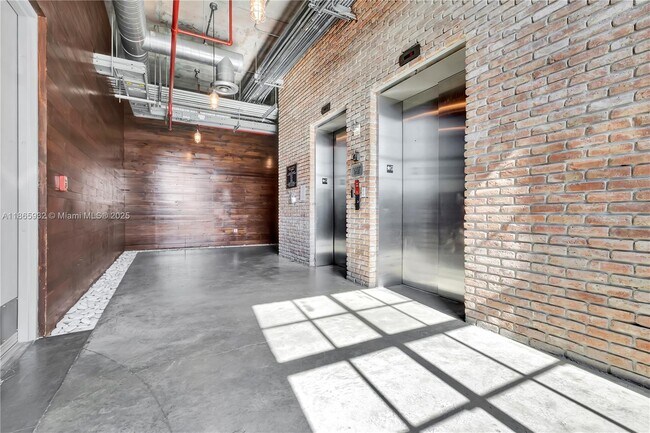 Building Photo - 1749 NE Miami Ct