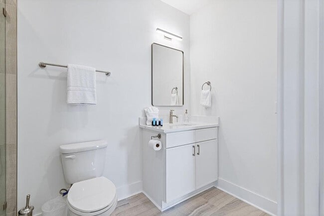 Building Photo - 68 Sarah St