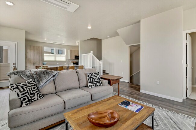 Building Photo - 3537 N Prospect Ln