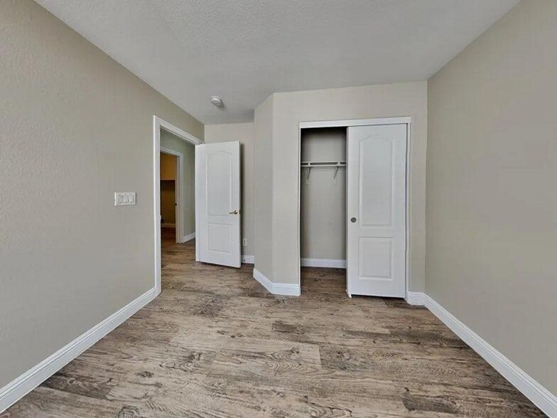 Building Photo - 2763 Bridleton Ave
