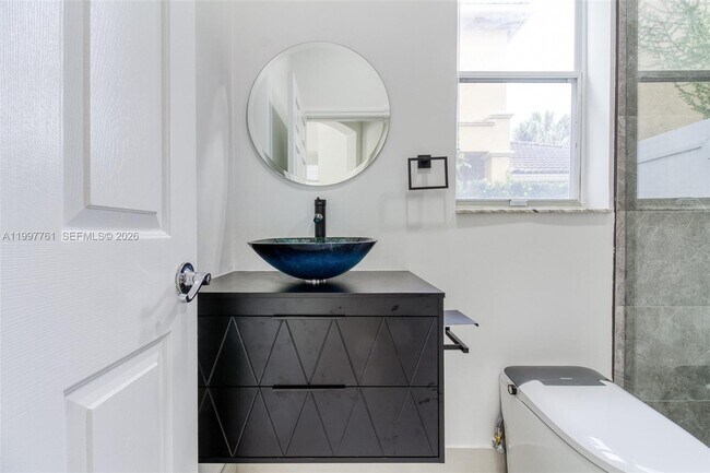 Building Photo - 5363 SW 38th Ave