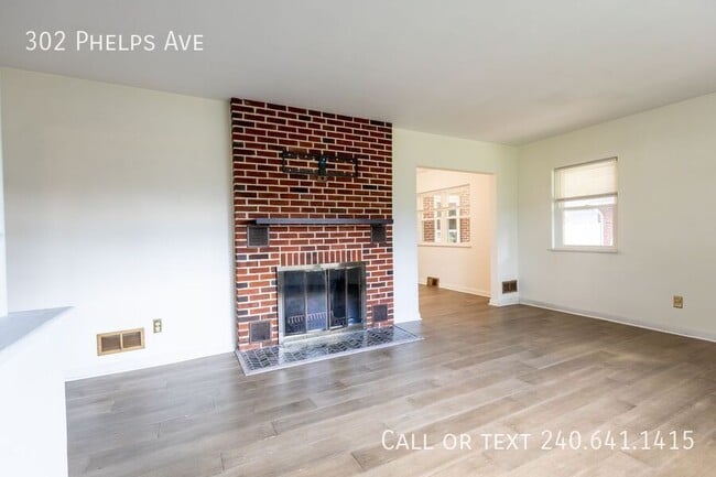 Building Photo - 302 Phelps Ave