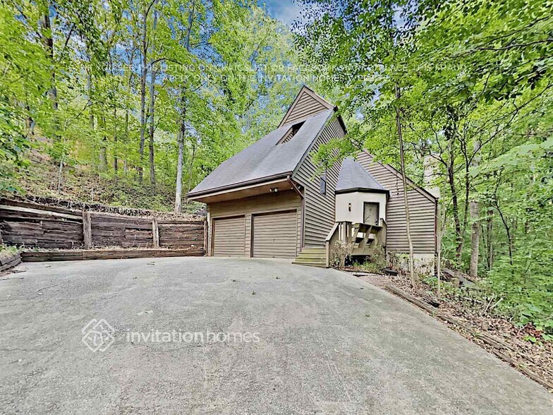 Primary Photo - 1050 Rockcrest Dr