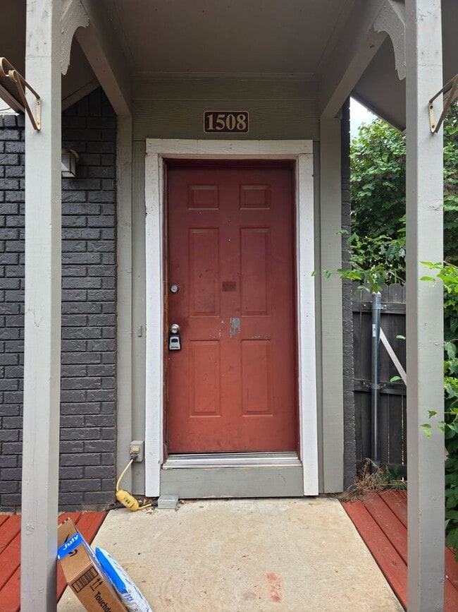 Building Photo - Nice modern style 1 Bdrm Condo in Delaware...