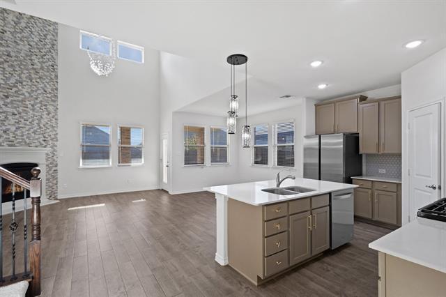 Building Photo - 11120 Canyon Oak St