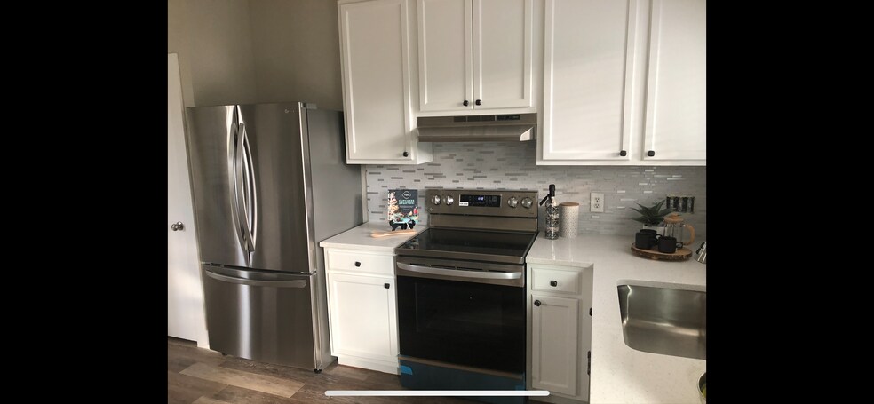Building Photo - 5501 S Hearsey Dr