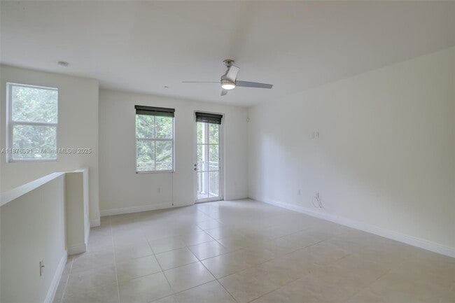 Building Photo - 406 SW 14th Ave