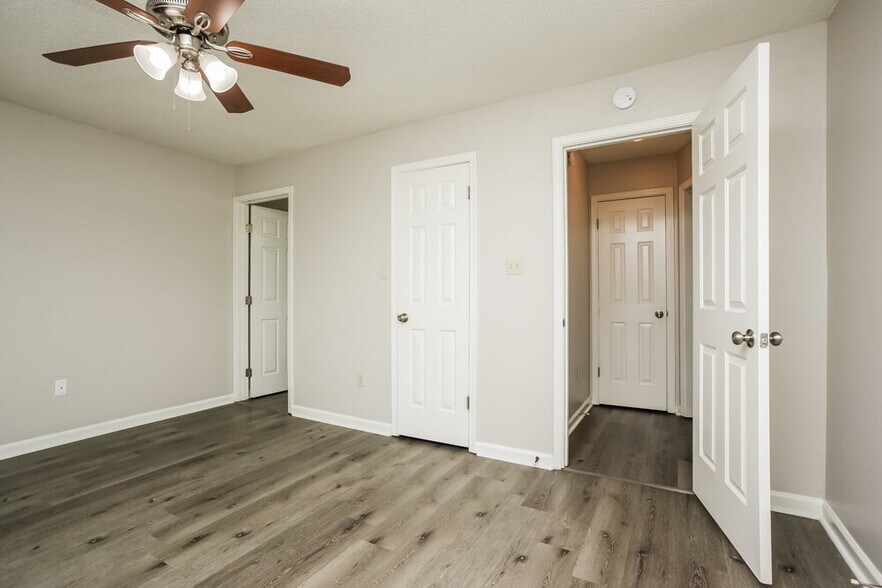 Building Photo - 7196 Atterbury Cir W