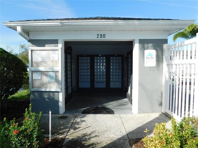 Building Photo - 262 Countryside Key Blvd