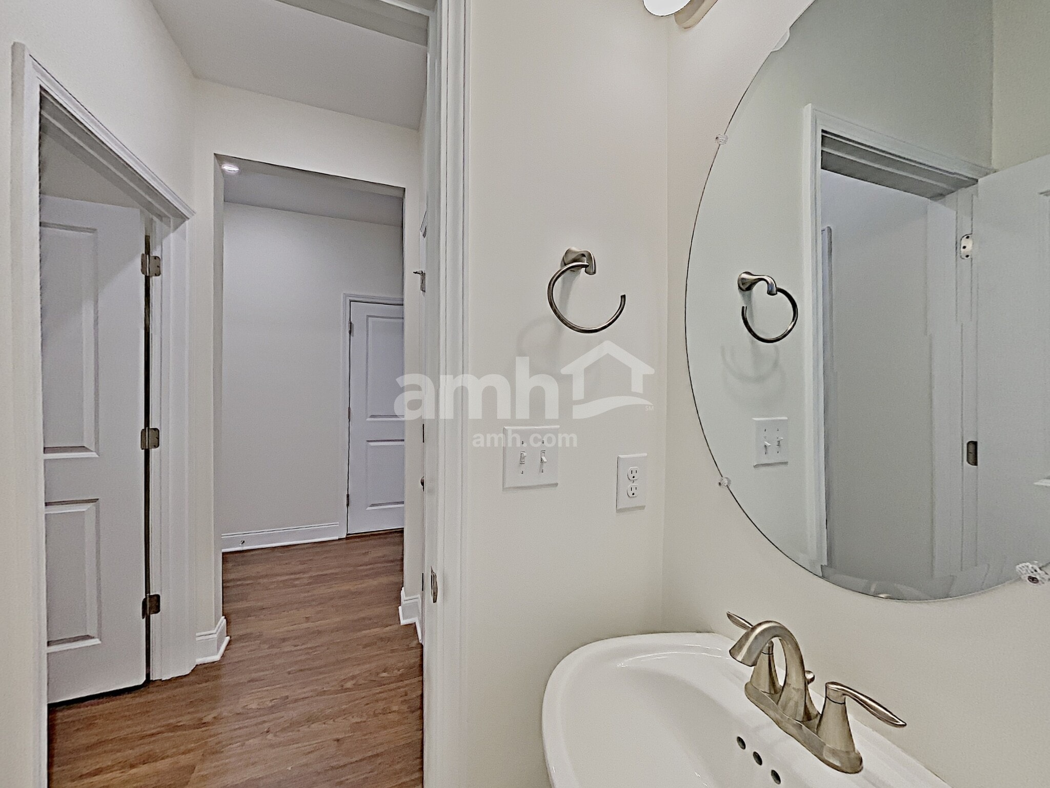 Building Photo - 444 Charity Ln