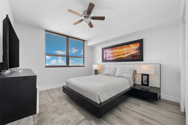 Building Photo - 610 W Las Olas Blvd