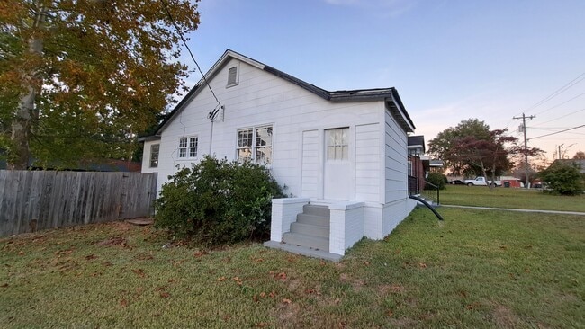 Building Photo - 901 State Rd S-38-225
