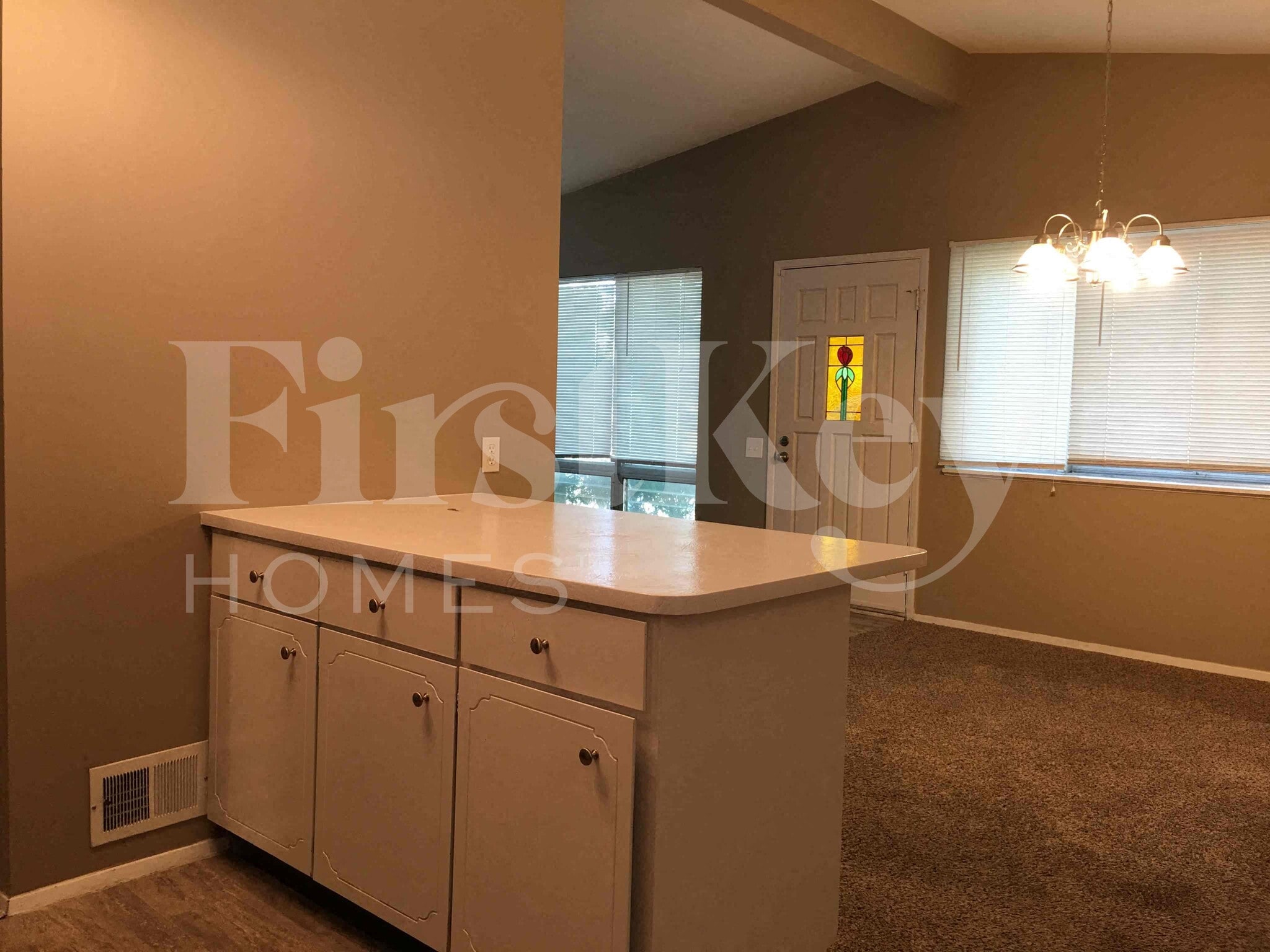 Building Photo - 2560 Pheasant Dr