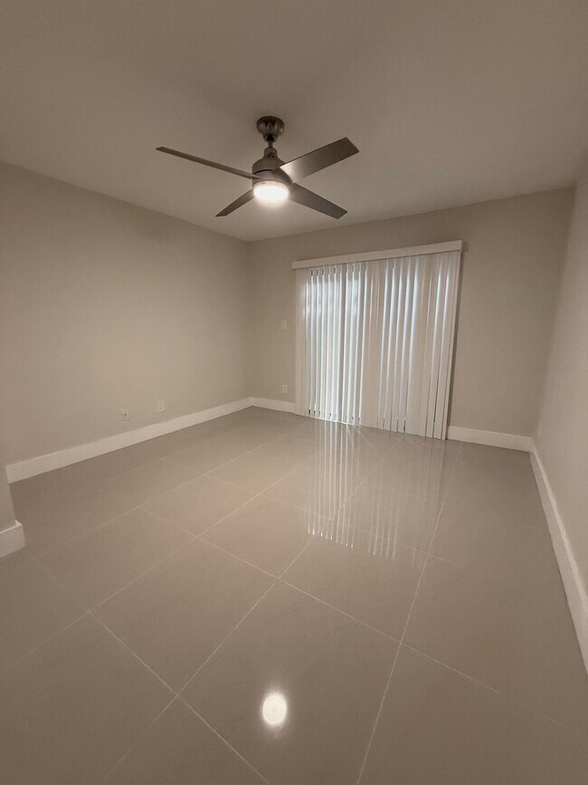 Building Photo - 3307 NW 108th Dr