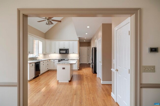 Building Photo - 3125 Beau Mont Farm Rd