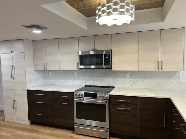 Building Photo - 6260 Kipps Colony Ct S