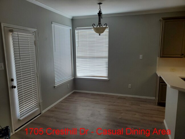 Building Photo - 1705 Cresthill Dr