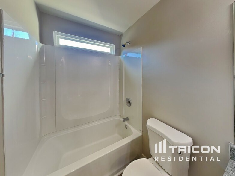 Building Photo - 2121 Serenity Dr NW