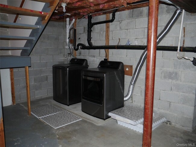 Building Photo - 18 Deer Crossing Dr