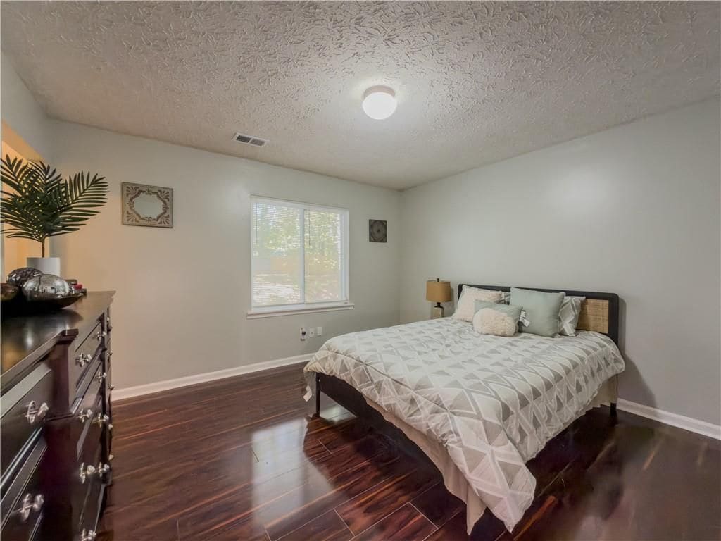 Building Photo - 580 Pineland Cir