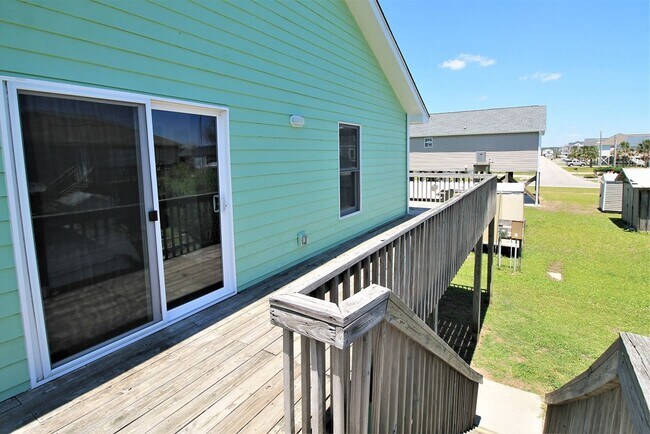 Building Photo - Surf City - 3BR 2BA Pet Friendly Cottage O...