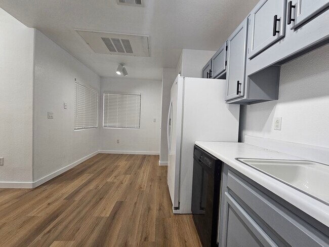 Breakfast Nook - 15050 N Thompson Peak Pkwy