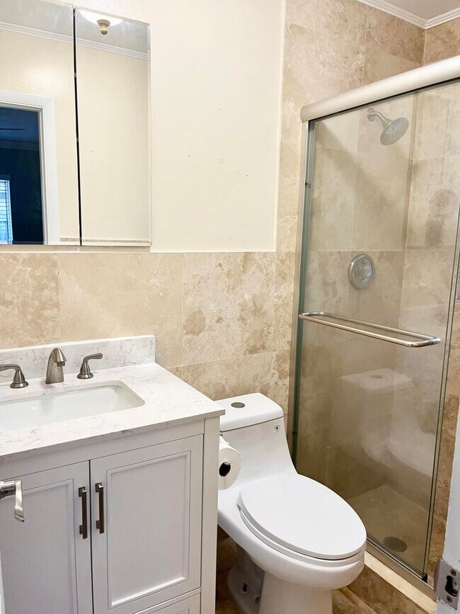 Building Photo - 2631 SW 4th St