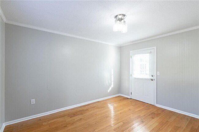 Building Photo - 4715 S Lee St
