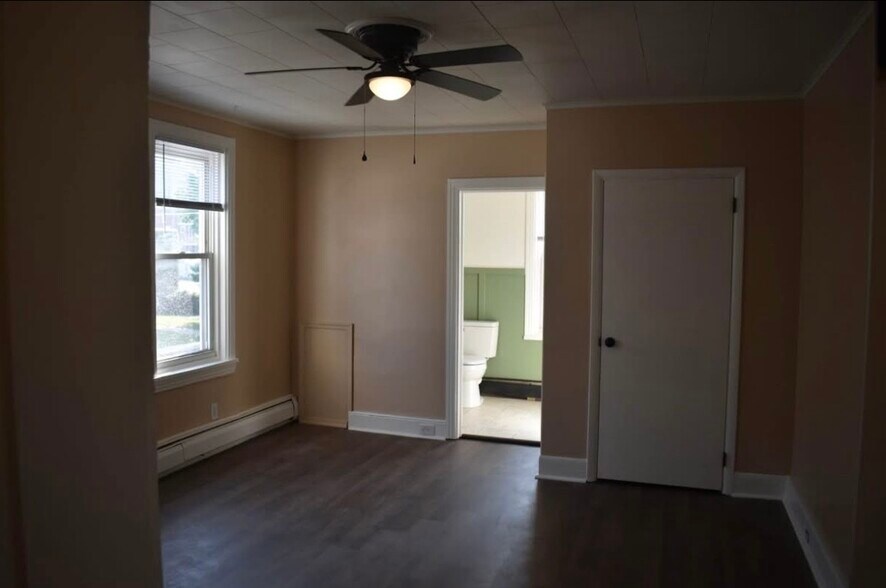 Building Photo - 478 Walnut St