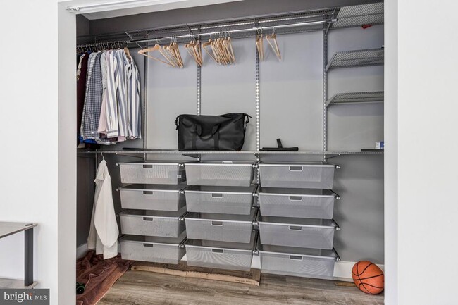 Building Photo - 1915 6th St NW