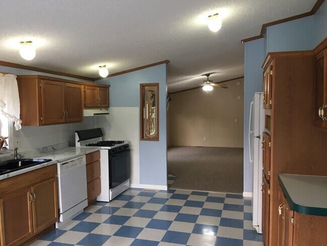 Building Photo - 585 110th Ave