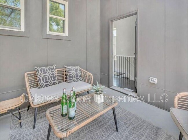 Building Photo - 456 Parkway Dr NE