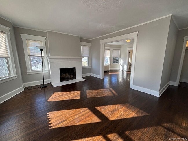 Building Photo - 52 Hoyt St