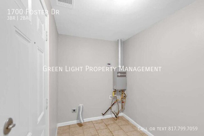 Building Photo - 1700 Foster Dr
