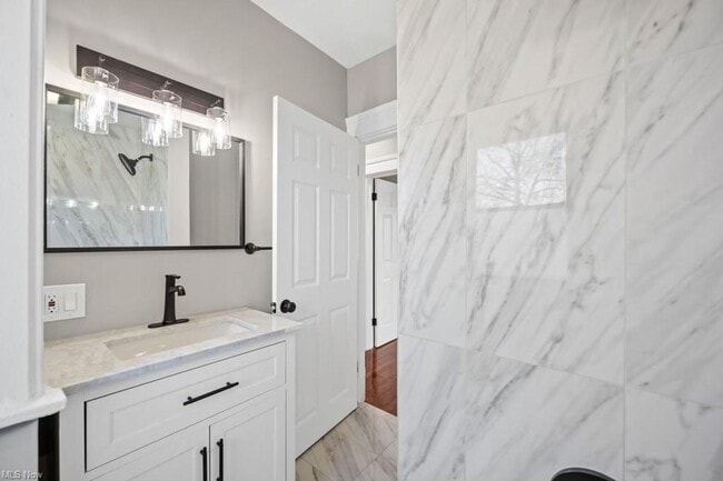 Building Photo - 1643 Lincoln Ave