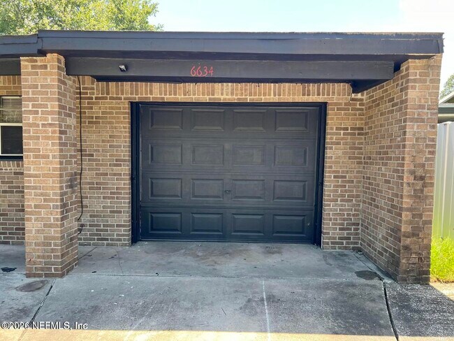 Building Photo - 6634 Kinlock Dr