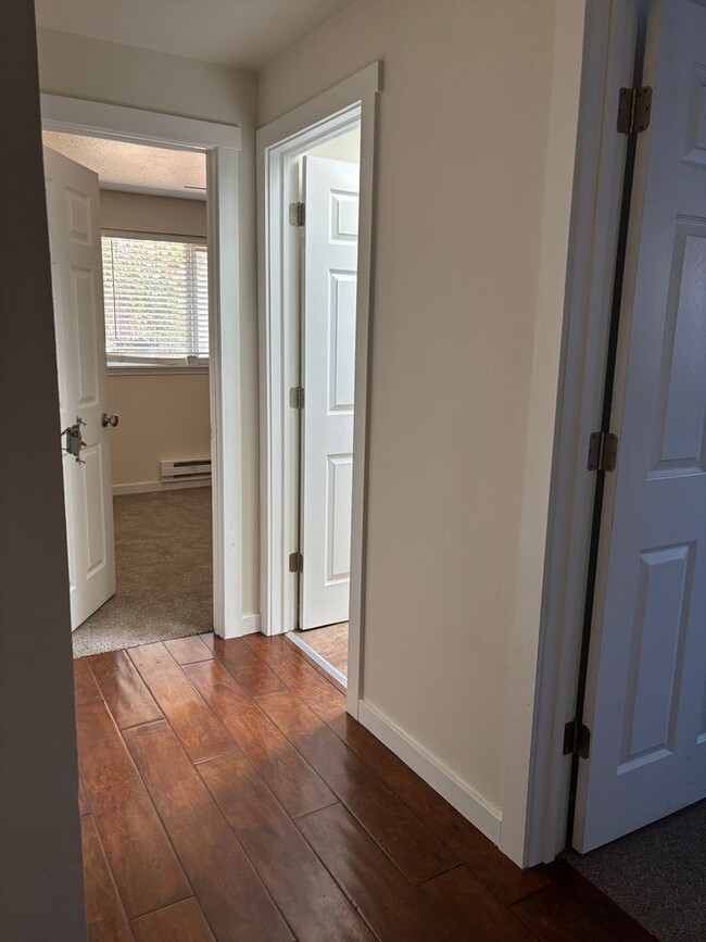 Building Photo - 3 BR/2BA Home In Tamarack Park East