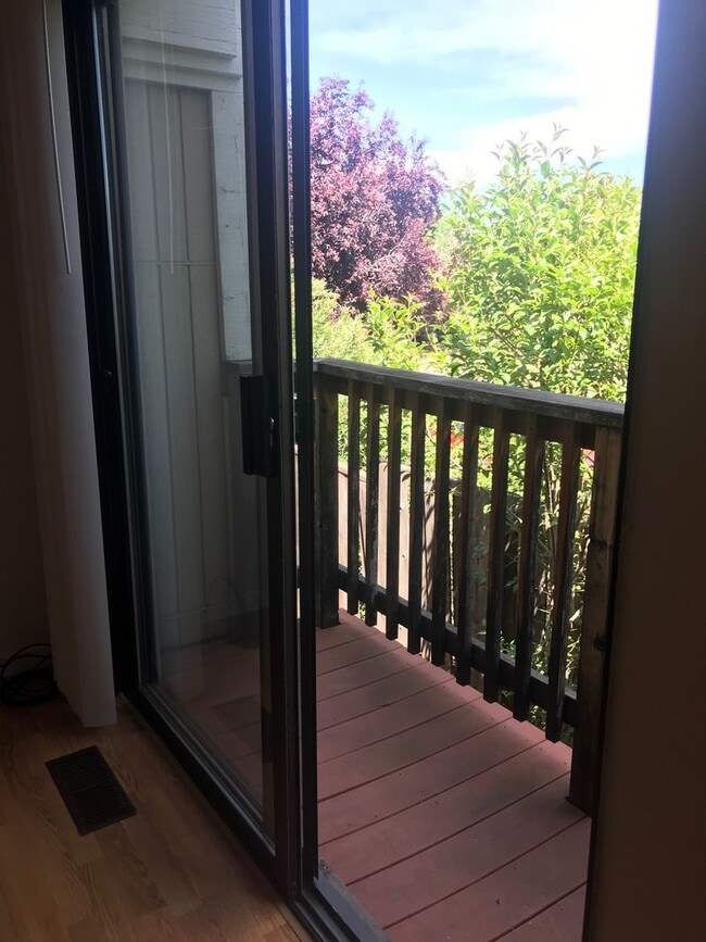 Building Photo - Sutter Creek Duplex