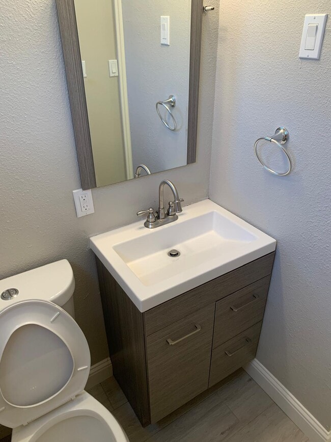 Building Photo - 2418 R St