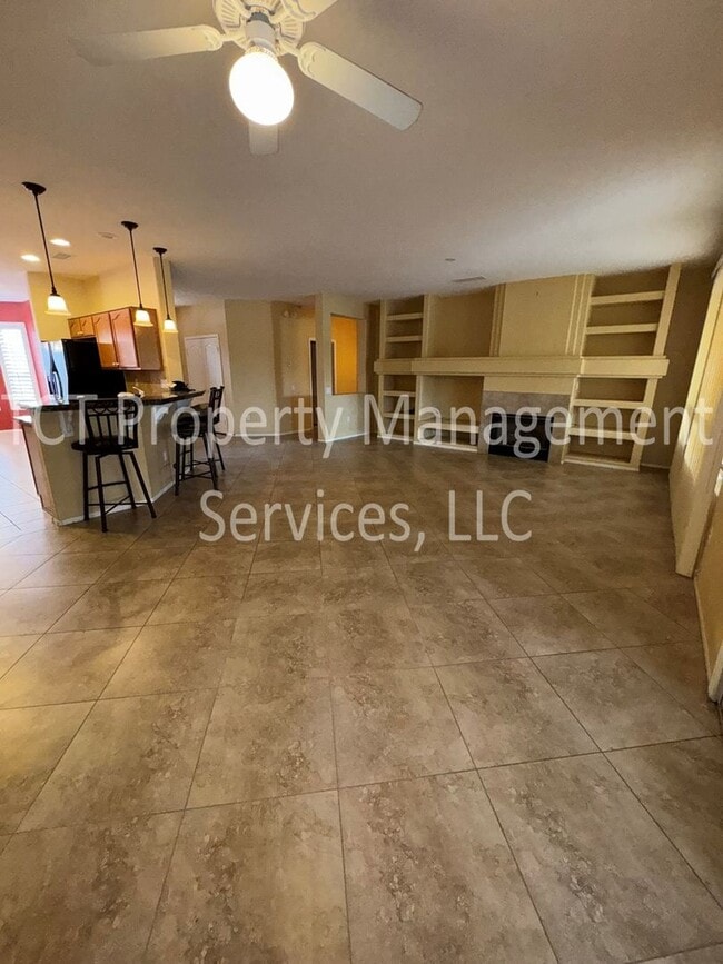 Building Photo - 3 Bedroom Home in 55+ Community in Surprise