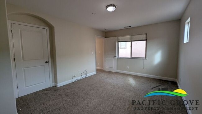 Building Photo - Refined 3-Bedroom Residence Offering Comfort and Function