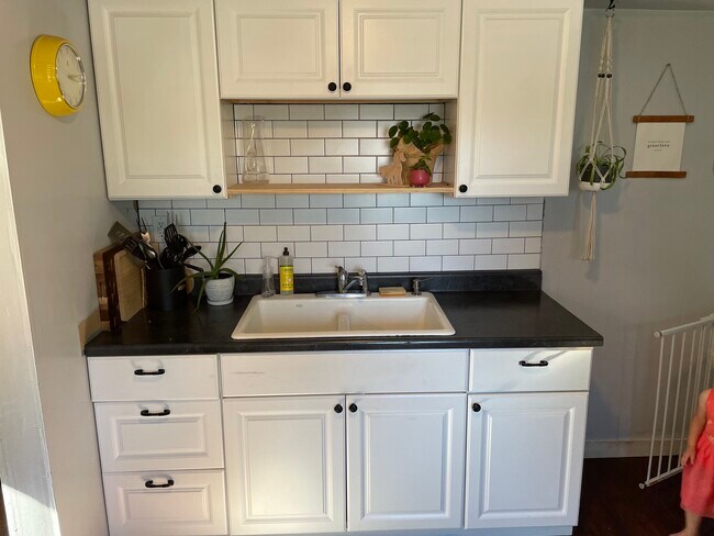 Building Photo - 3124 W Fairview Ave